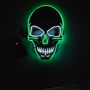 NEW LED LIGHT UP SKULL MASKS GREEN GOLD